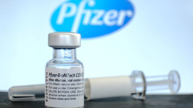 Pfizer ve BioNTech, Omikron varyantına özel aşı için çalışmalara başladı