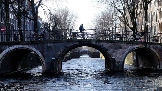 Amsterdam'da hızlı teslimat şirketlerine bir yıllık kısıtlama