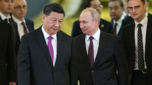Putin, Çinli mevkidaşı Şi ile bir araya geldi