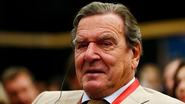 Almanya’nın eski başbakanı Schröder’e tepkiler artıyor