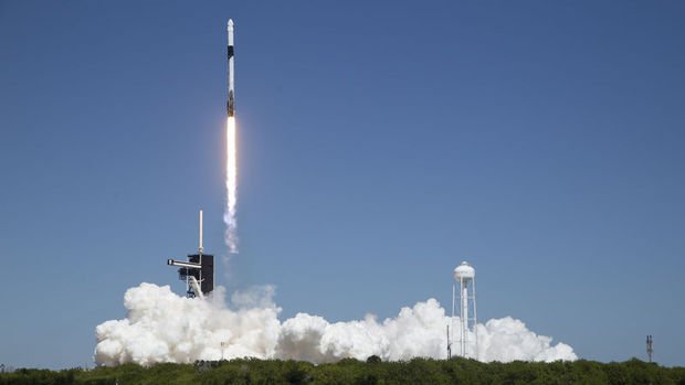 SpaceX, 165 milyon dolar karşılığında uzaya 3 ziyaretçi gönderdi
