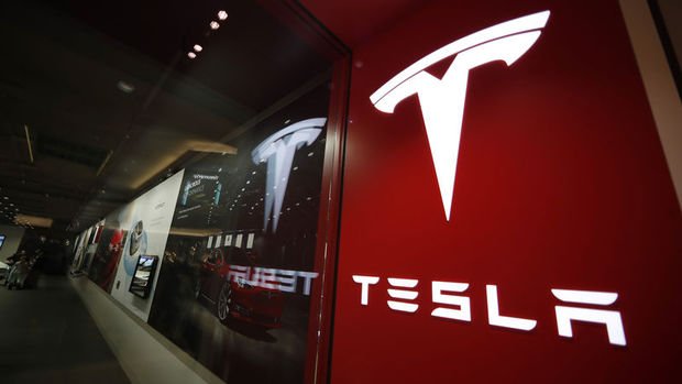 Tesla yeni araçlarında mobil şarj cihazı sunmayacak