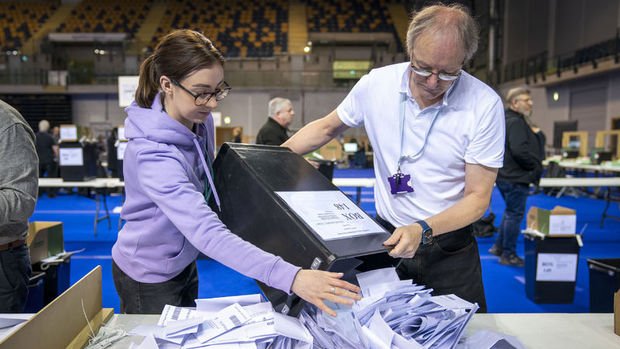 İngiltere'de Muhafazakarlar'ın yerel seçim hezimeti
