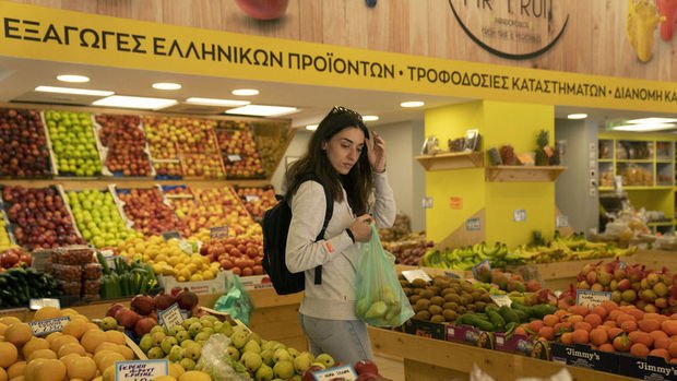 Yunanistan'da enflasyon 27 yıl sonra ilk kez çift hanede 