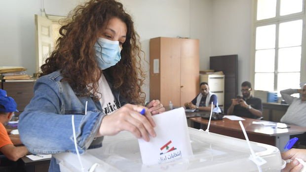 Lübnan krizlerin gölgesinde seçime gidiyor
