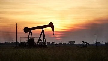 Petrol, ABD'deki düşük stokların etkisiyle yükseldi