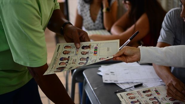 Kolombiya'da seçim ikinci tura kaldı