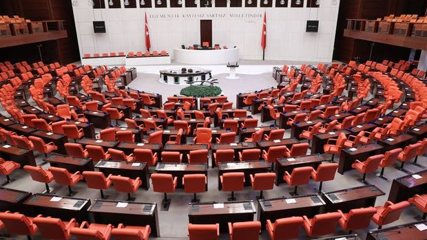 Sosyal medya ve internet haberciliğine ilişkin düzenleme Meclis'ten geçti