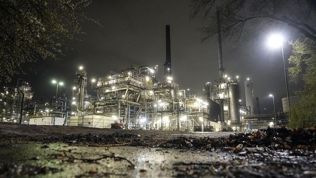Alman hükümeti enerji şirketlerini kurtarmaya izin veren yasa teklifini onayladı