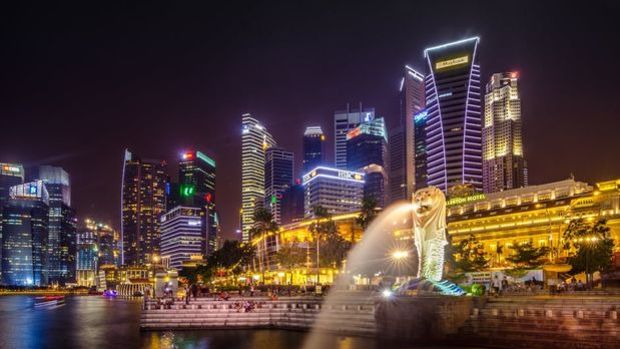 Singapur sürpriz bir şekilde para politikasını sıkılaştırdı