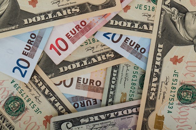 Euro/dolar paritesinde en iyi tahminciler
