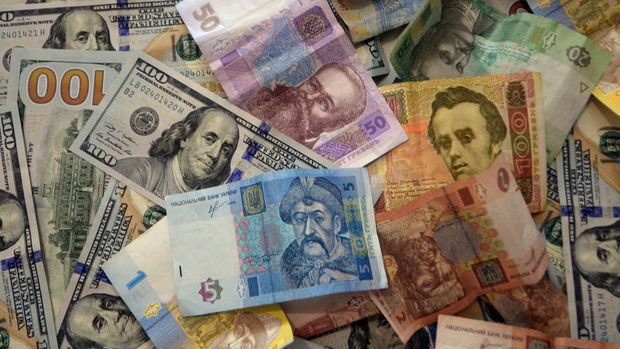 Ukrayna döviz rezervlerini korumak için para birimini devalüe etti