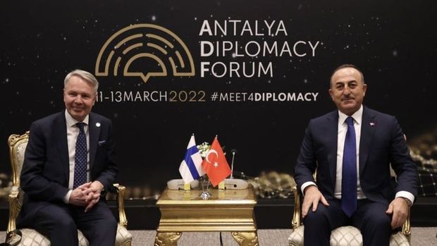 Dışişleri Bakanı Çavuşoğlu, Finlandiyalı mevkidaşı ile görüştü