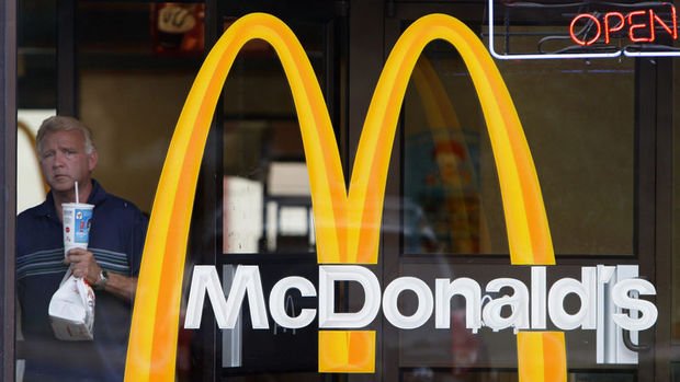 McDonald's İngiltere'de 14 yıl sonra fiyat artırdı