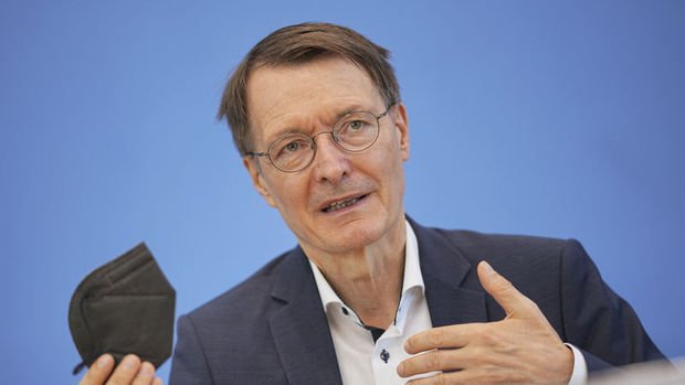 Almanya Sağlık Bakanı Lauterbach koronavirüse yakalandı 