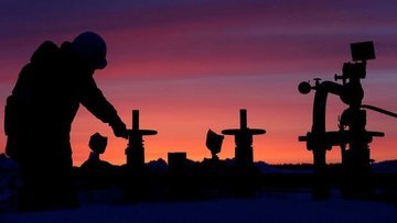 Ukrayna üzerinden akan Rus petrolünde vana kapandı 