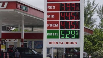 ABD'de benzin fiyatı 4 doların altına indi