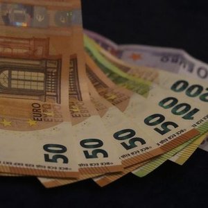 EURO/DOLARDA YENİ TAHMİNLER