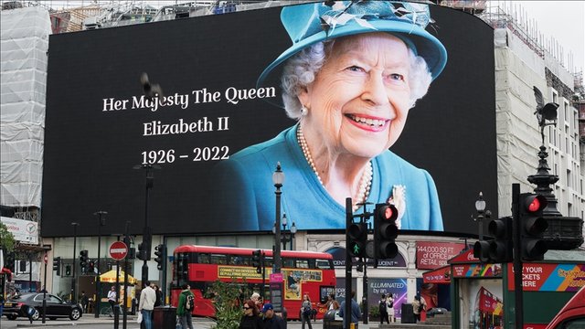 İngiltere, Kraliçe'ye veda etti