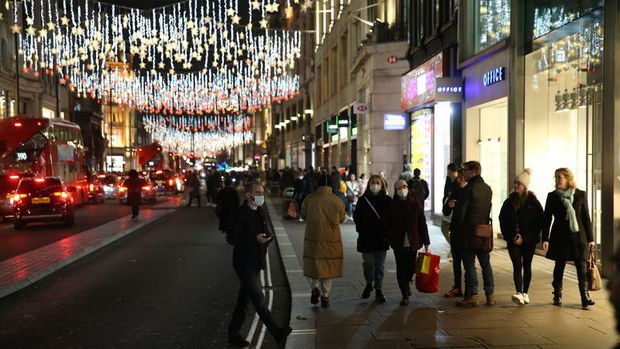 İngiltere'de tüketiciler Noel harcamasını kısmayı planlıyor