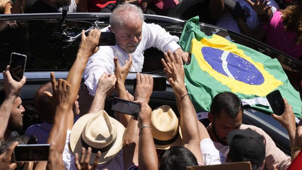Brezilya'da devlet başkanlığı seçiminin ikinci turunu Lula da Silva kazandı