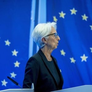 AMB BAŞKANI LAGARDE'DAN FAİZ MESAJI 