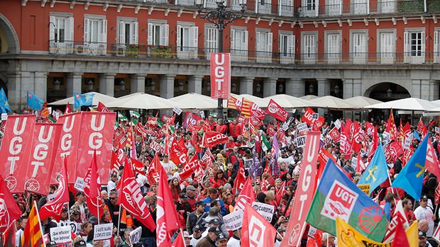 İspanya'da sendikalar zam talebiyle meydanlara indi 