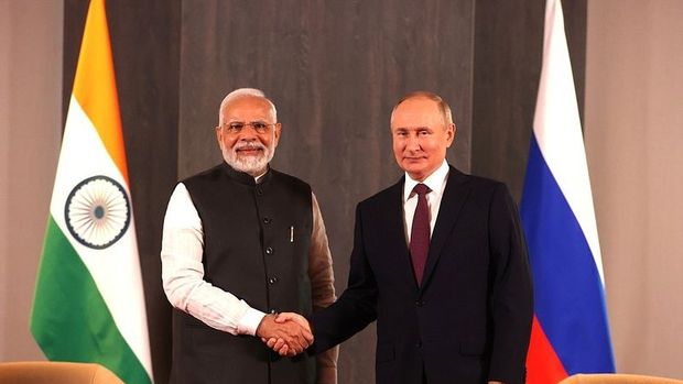 Hindistan, Rusya'dan 'tavansız' petrol ithalatını sürdürecek 