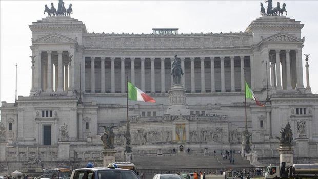 İtalya, nakit ödemeleri kolaylaştıran düzenlemeyi rafa kaldırdı