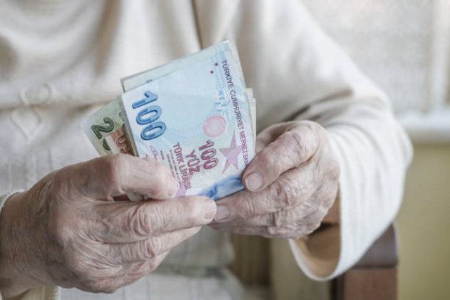 10 yılda emekli maaşının dolar bazında seyri