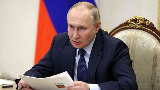 Putin’den Batılı ülkelerin gaz borcunu yabancı parayla ödemelerine onay