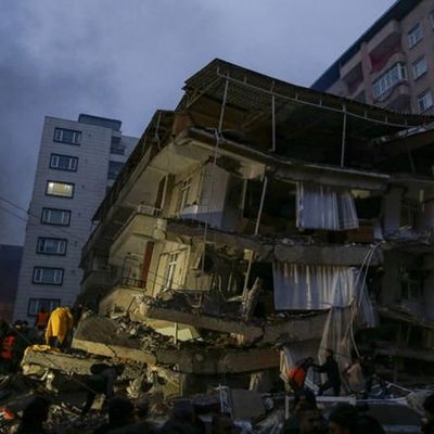 Dünyadan Türkiye'ye deprem yardımı 