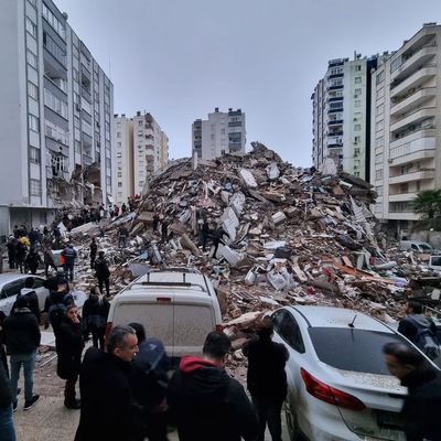 Türkiye, 10 ili etkileyen depremle sarsıldı