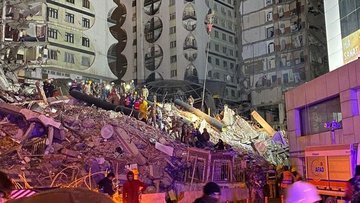 Türkiye'yi sarsan depremlerde can kaybı 3 bini aştı