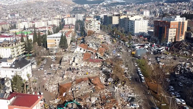 Depremin 4. gününde uluslararası yardımlar sürüyor