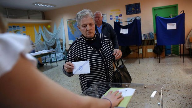 Yunanistan'da seçim: Miçotakis'in partisi önde tamamladı