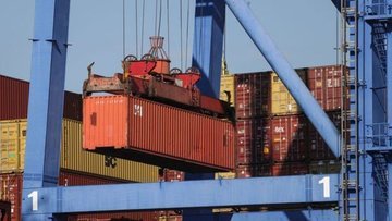 Dış ticaret açığı Nisan'da yıllık yüzde 42 arttı 