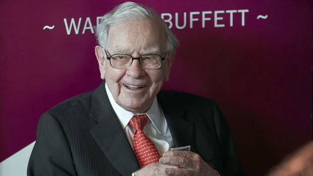 Duayen yatırımcı Buffett'ı kurtaran sektör