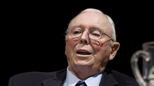 Duayen yatırımcı Buffett'ın 'alter egosu' Munger hayatını kaybetti