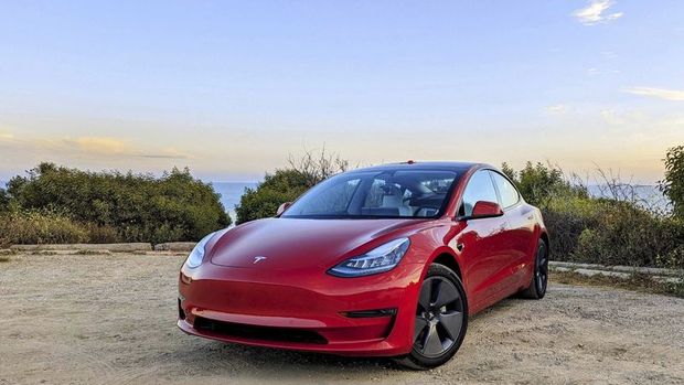 Tesla, küresel araç satışında Çinli BYD'nin gerisinde kaldı
