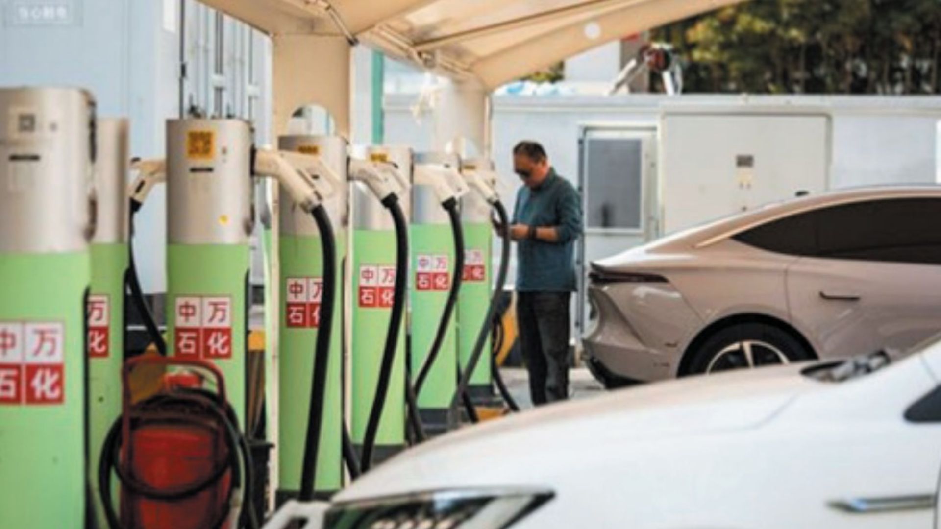 Elektrikli Araçlar Çin’i Petrol Çağının Sonuna Doğru Sürüklüyor
