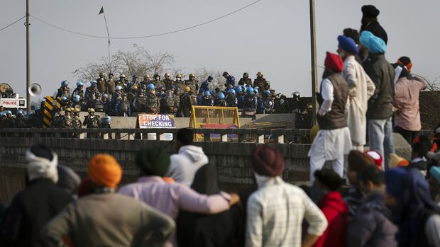 Hindistan'da çiftçi protestoları büyüyor