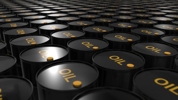Petrol OPEC+ kesintilerine odaklanmasıyla dengeleniyor