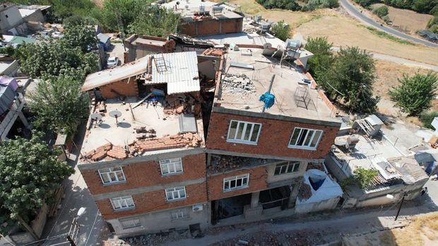 Deprem bölgesinde mücbir sebep hali uzatıldı