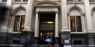 Arjantin Merkez Bankası faiz oranını yüzde 50’ye düşürdü
