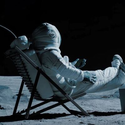 İnsanlığın Ay’a Dönüşü