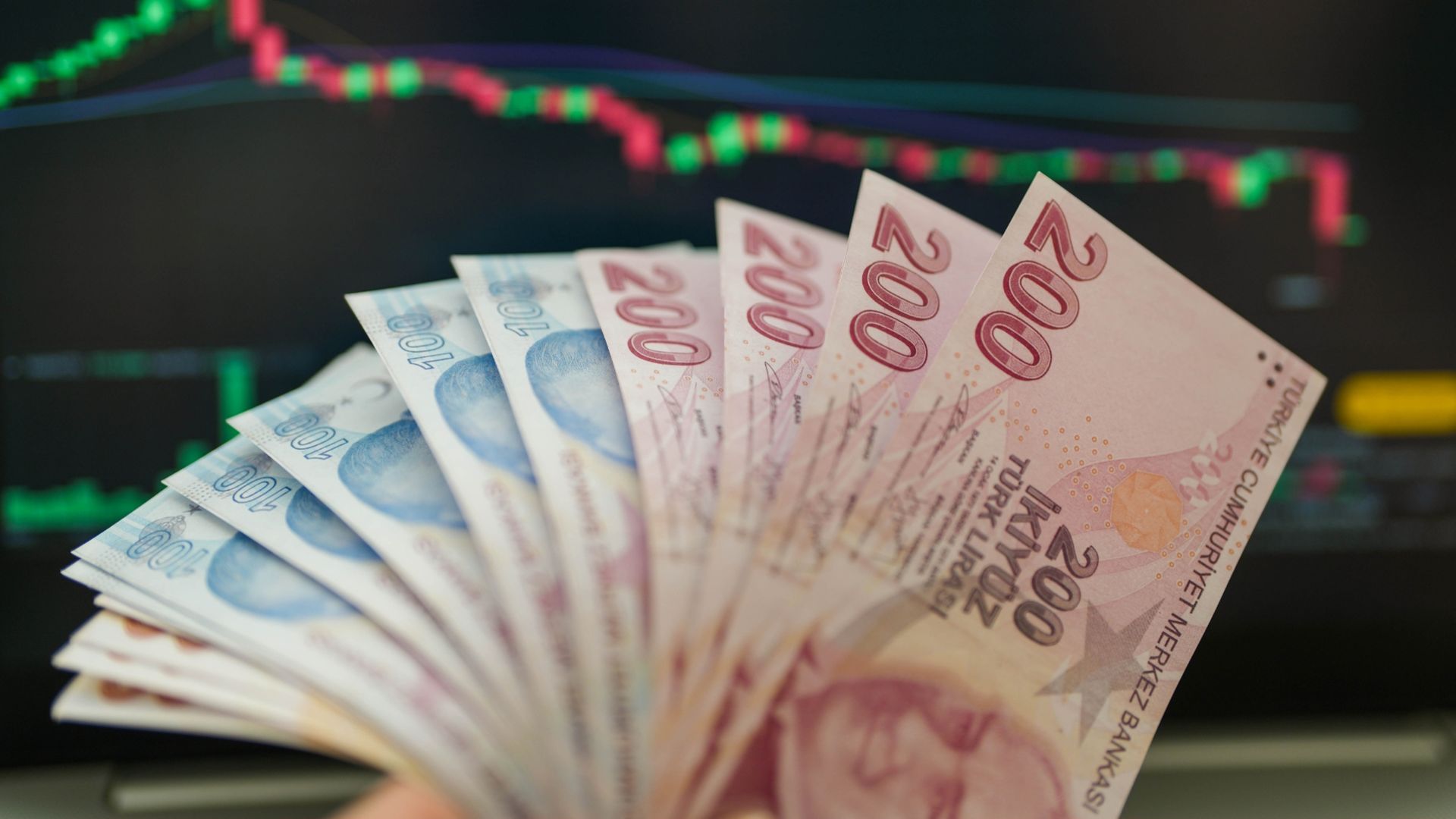 Türk Lirası'nın Değer Kaybını Anlamak: Neler Oluyor?
