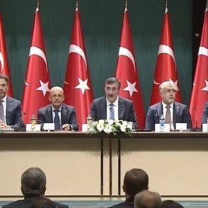 OVP'DE ENFLASYON TAHMİNLERİ YÜKSELDİ, BÜYÜME DÜŞTÜ