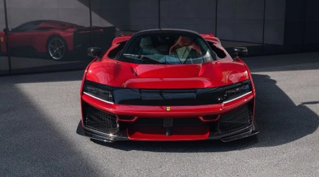 Ferrari en yeni ve pahalı modelini tanıttı