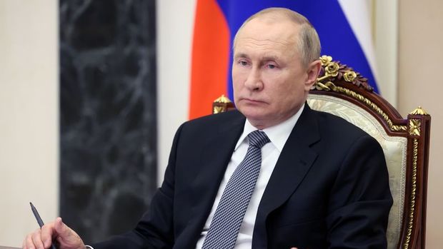 Putin: Ekonomimiz üçüncü çeyrekteki yavaşlamaya rağmen büyüdü